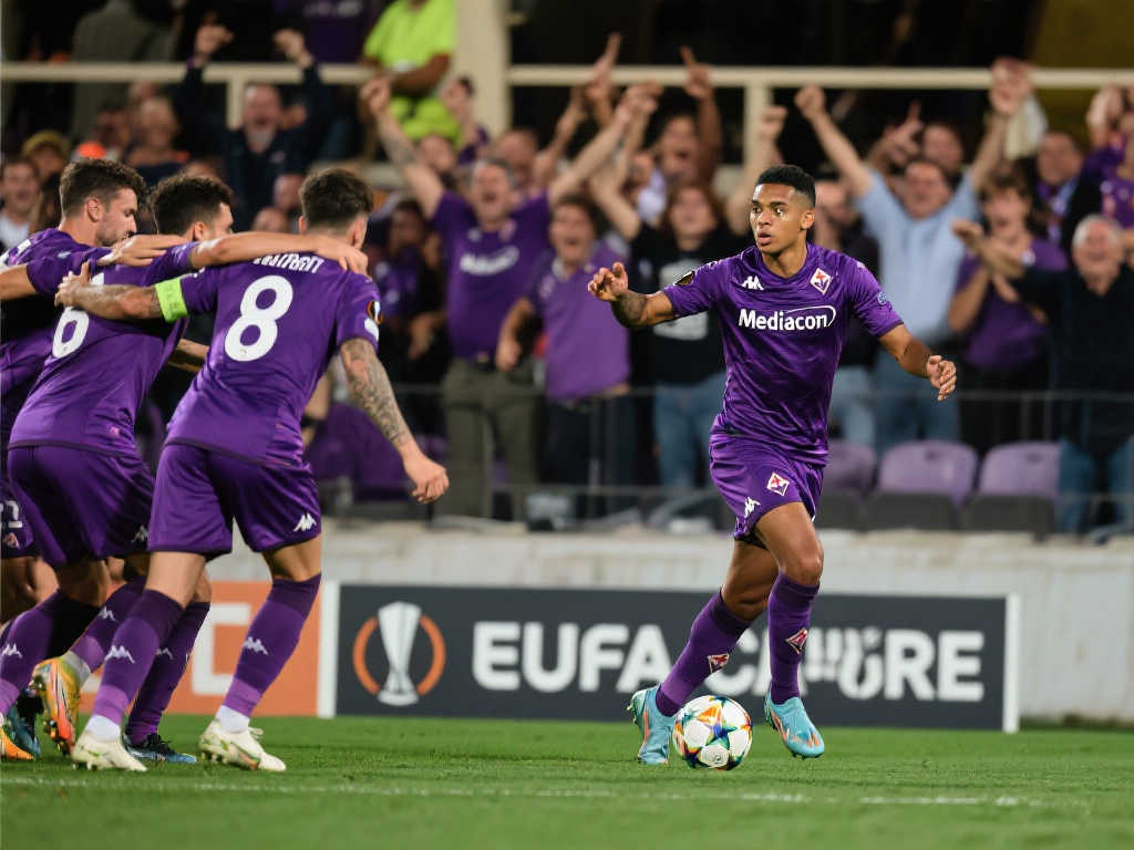 多多术后仅13天复出欧协联半决赛：佛罗伦萨展现温暖大家庭精神